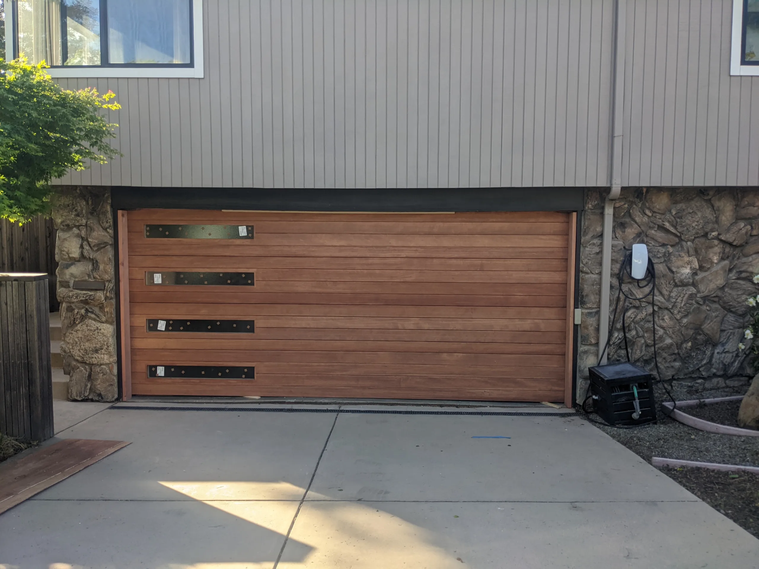 CustomFlushWoodGarageDoorWindowsOnSide