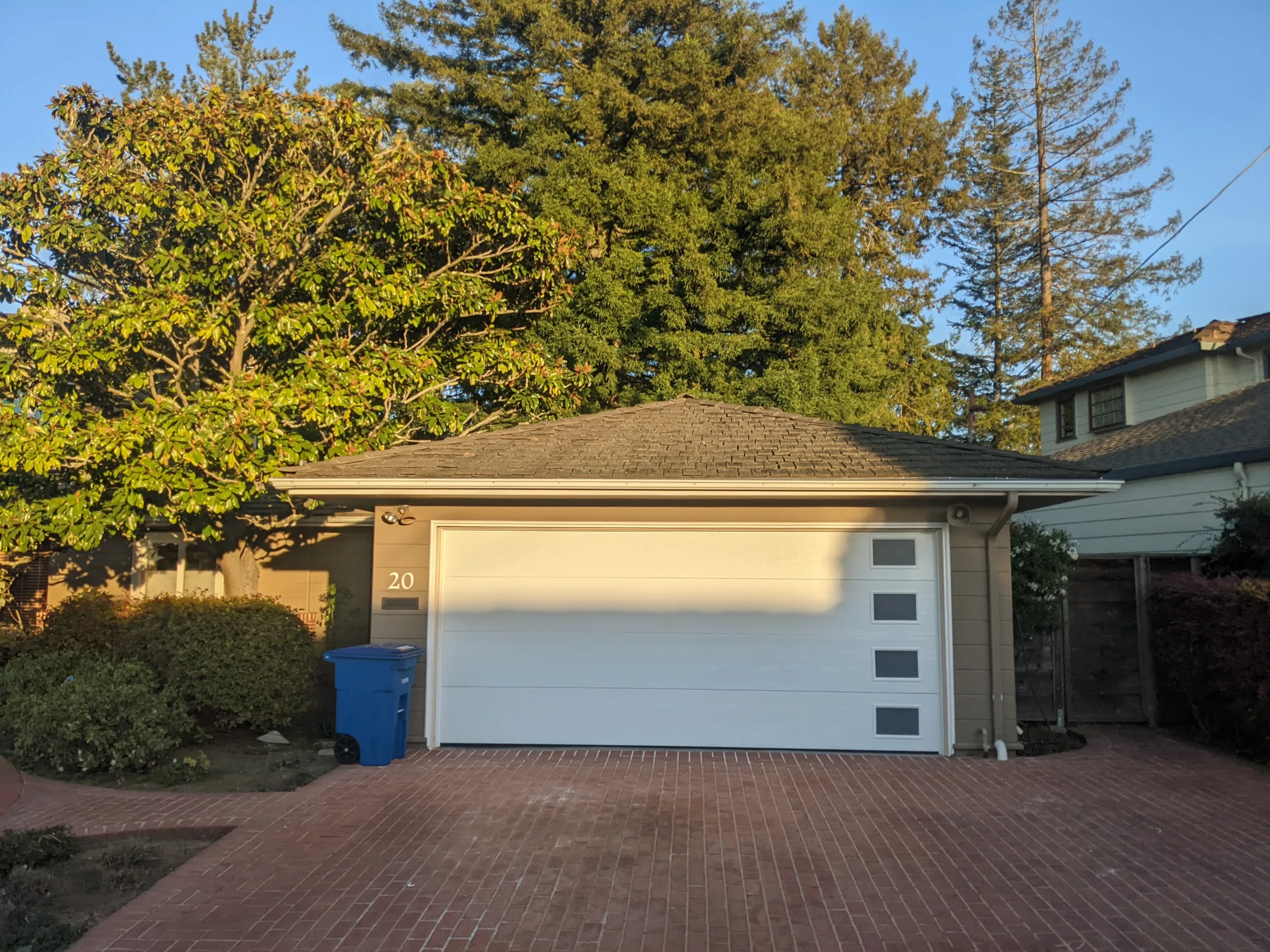 FlushPanelGarageDoorWithWindowsAlongSide