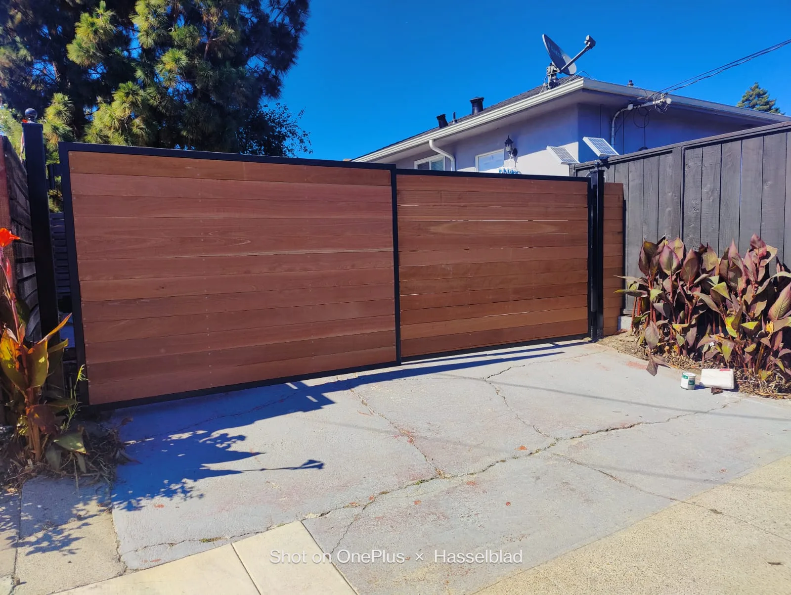 Sliding gate wood and metal