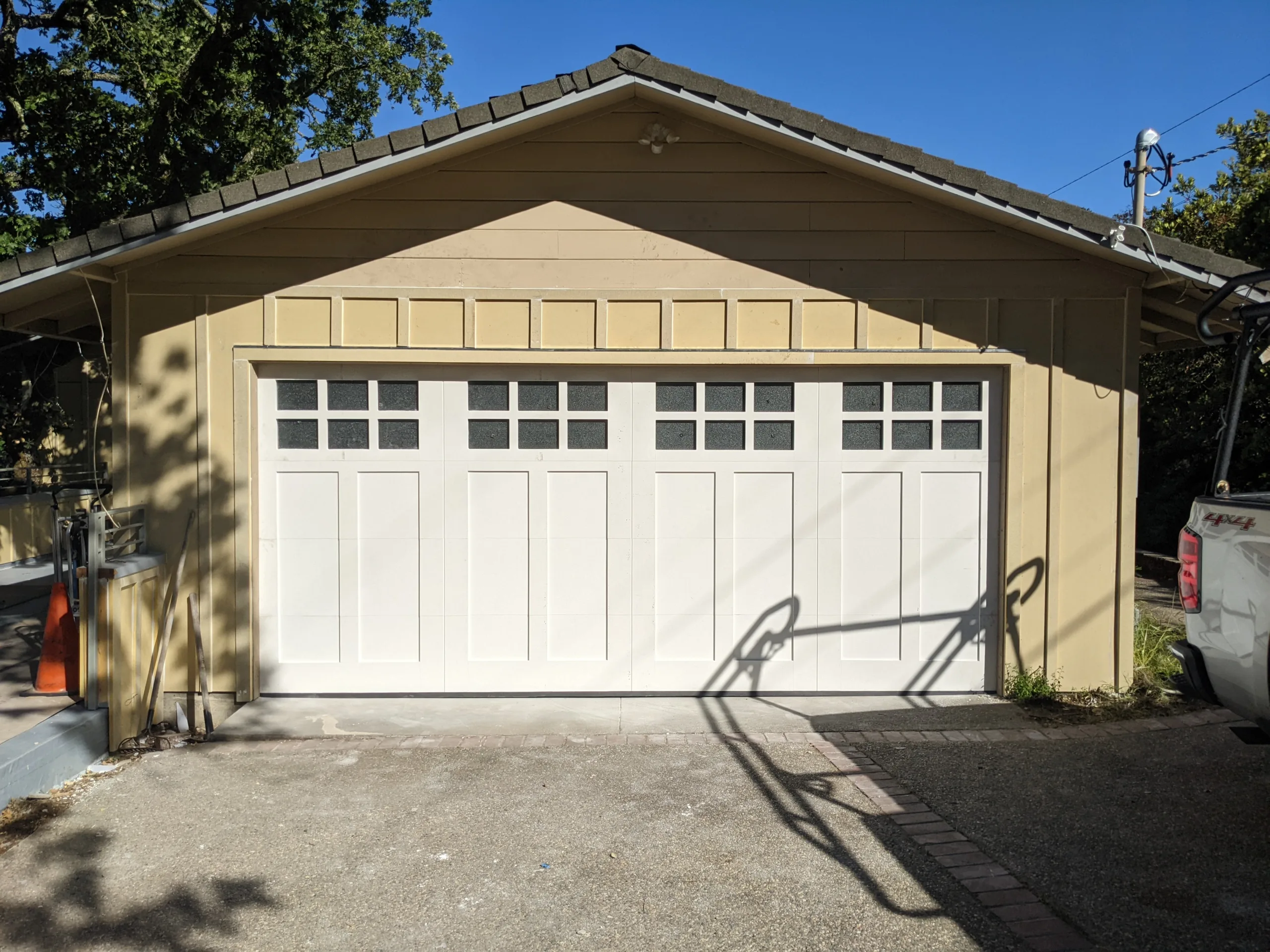 WhiteWoodGarageDoorwithStocktonWindows